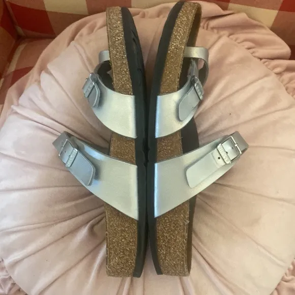 🎀 Birkenstock Mayari Sandals Women’s39 Silver Leather - super cute 8