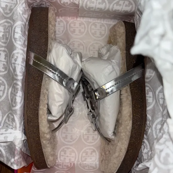 ☁️ Brand new Tory Burch Miller Cloud Shearling Silver sandals