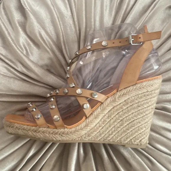 🎀 Dolce Vita Studded Espadrilles Wedge Sandals Gorgeous color Size 7.5 euc