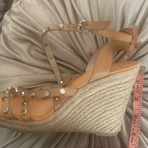 🎀 Dolce Vita Studded Espadrilles Wedge Sandals Gorgeous color Size 7.5 euc