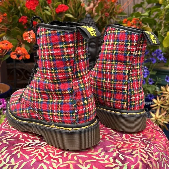 🏴󠁧󠁢󠁥󠁮󠁧󠁿 Dr. Martens Made in England Vintage Red Tartan Plaid Boots UK 4