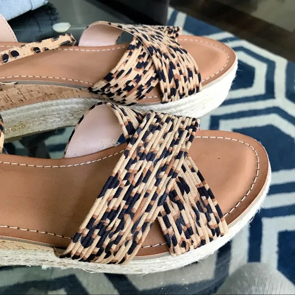🆕 FERGALICIOUS LEOPARD PRINT WEDGED SANDALS!
