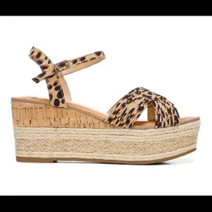 🆕 FERGALICIOUS LEOPARD PRINT WEDGED SANDALS!