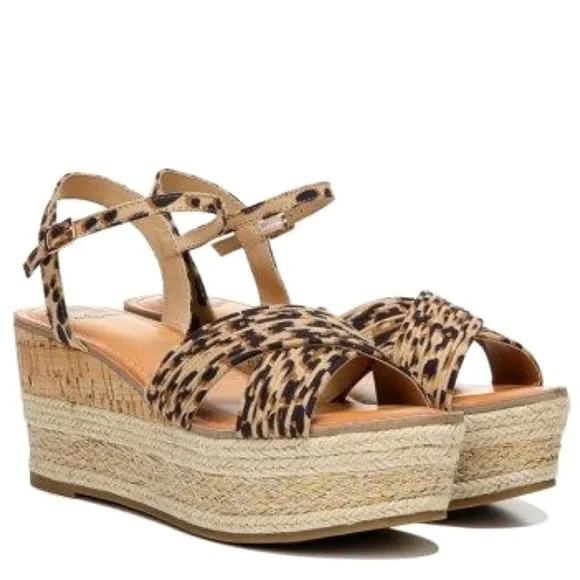 🆕 FERGALICIOUS LEOPARD PRINT WEDGED SANDALS!