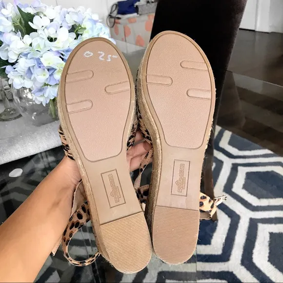 🆕 FERGALICIOUS LEOPARD PRINT WEDGED SANDALS!
