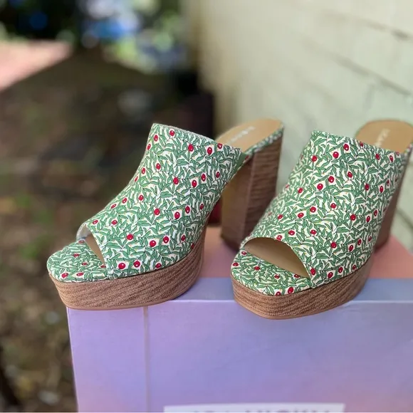 🆕 🔥 Lisa * Vicky Platform Sandals 7.5.  Summer Vibes