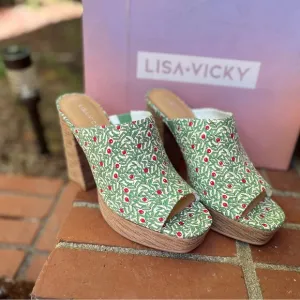 🆕 🔥 Lisa * Vicky Platform Sandals 7.5.  Summer Vibes