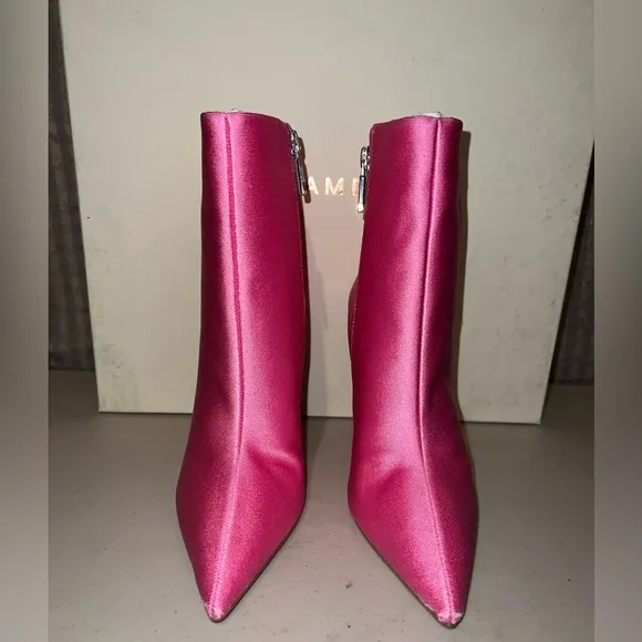 🌸 NIB Good American Pink Booties
