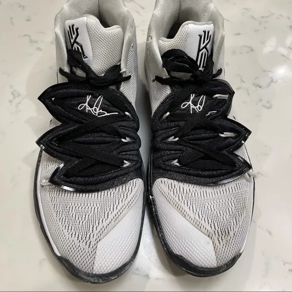 ⭐️ Nike Kyrie 5 basketball sneakers US 10.5