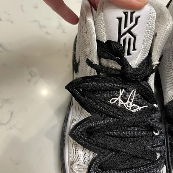 ⭐️ Nike Kyrie 5 basketball sneakers US 10.5