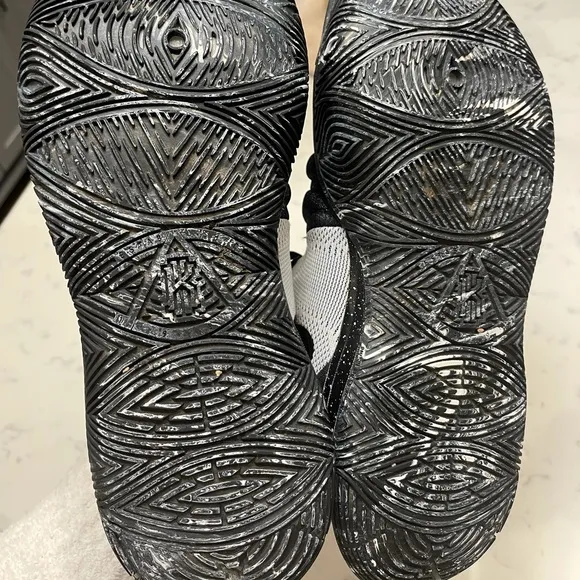 ⭐️ Nike Kyrie 5 basketball sneakers US 10.5