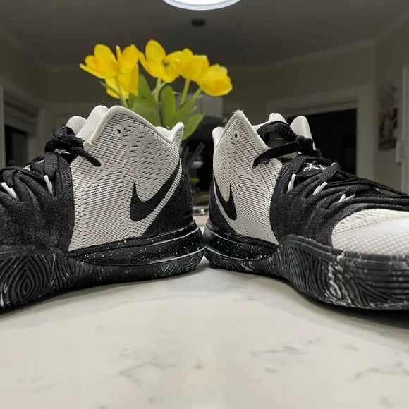 ⭐️ Nike Kyrie 5 basketball sneakers US 10.5