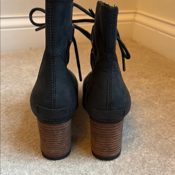🕊️ Sorel Addington Black Lace Up Boots with Chunky Heel