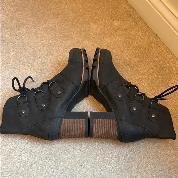 🕊️ Sorel Addington Black Lace Up Boots with Chunky Heel