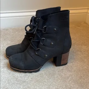 🕊️ Sorel Addington Black Lace Up Boots with Chunky Heel