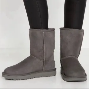 - UGG🔴Classic short II winter boots grey 8