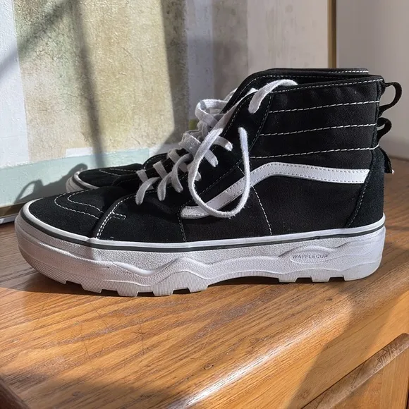 🧤 Vans black and white high top wafflecup suede, and canvas sneakers ultracush
