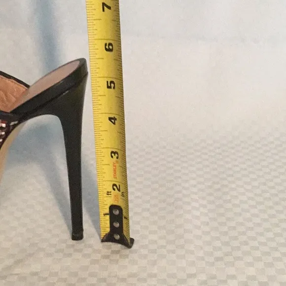 1,6 18 sandals