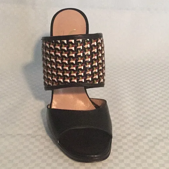 1,6 18 sandals