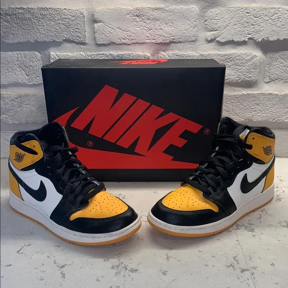 2022 Air Jordan 1 Retro High OG 'Yellow Toe'