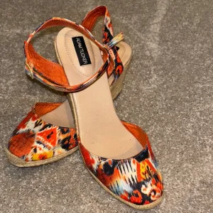 Adam Tucker Women's Multicolor Espadrille Sandals