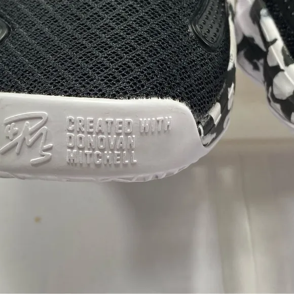 Adidas D.O.N. Issue 3 Black &amp; White Basketball Sneakers H 67719 MAs