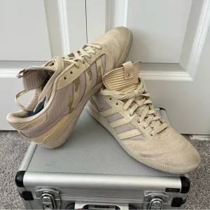 Adidas Men's Beige Sneakers