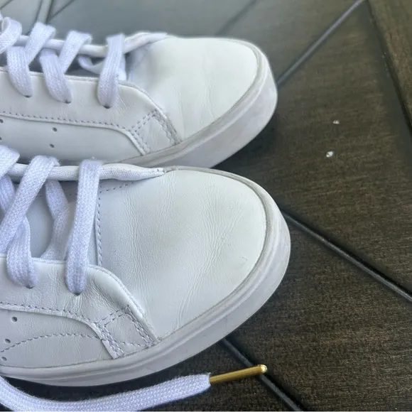 Adidas Originals Sleek Gold trim mid top sneakers ladies size 6 M 702001