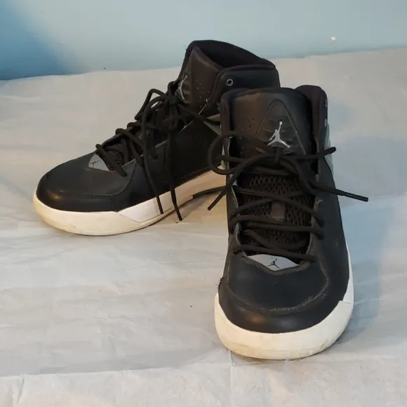 Air Jordan Air Incline BG Youth B-Ball Sneakers