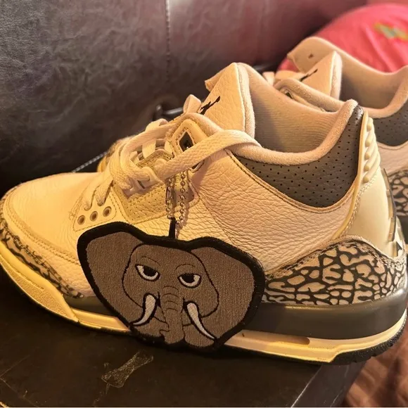 Air jordan Jordan white and grey grade school  Sneakers with Iconic Design