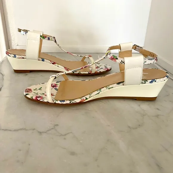 AMALFI by Rangoni Sandals White Floral Pattern Leather Made in Italy