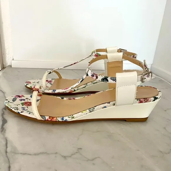 AMALFI by Rangoni Sandals White Floral Pattern Leather Made in Italy