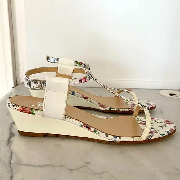 AMALFI by Rangoni Sandals White Floral Pattern Leather Made in Italy