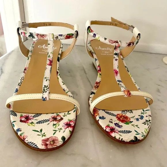 AMALFI by Rangoni Sandals White Floral Pattern Leather Made in Italy