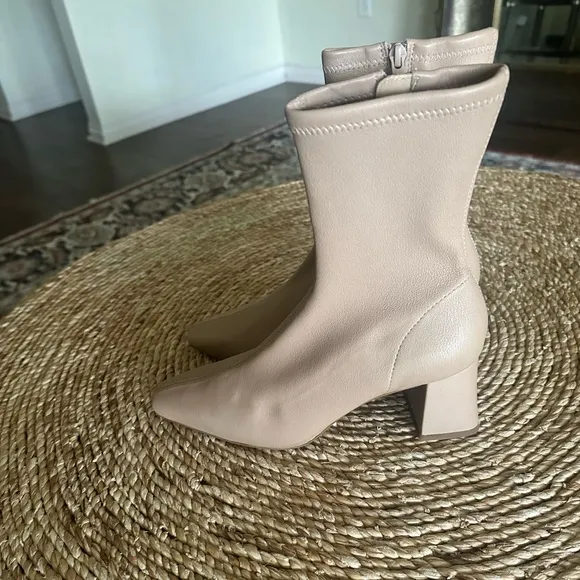 &amp; OTHER STORIES Heeled Leather Sock Boots Sz 8 NWOT