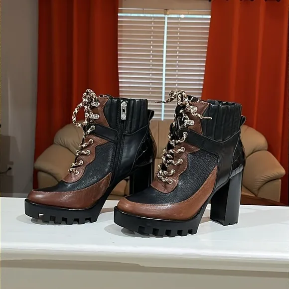 Antonio Melani Penn Leather and Fabric Ankle Boots Chunky Lug Sole Heel Size 8.5