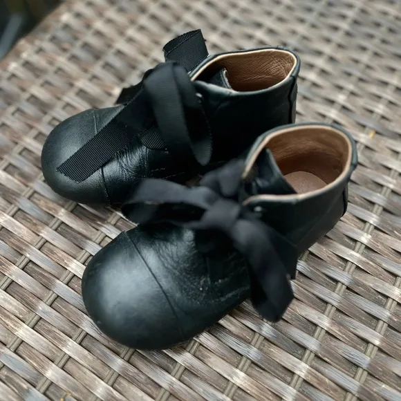 AOI Age of innocence sz 26 Jane black leather lace bootie
