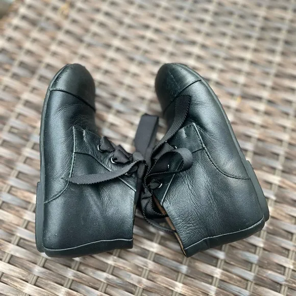 AOI Age of innocence sz 26 Jane black leather lace bootie