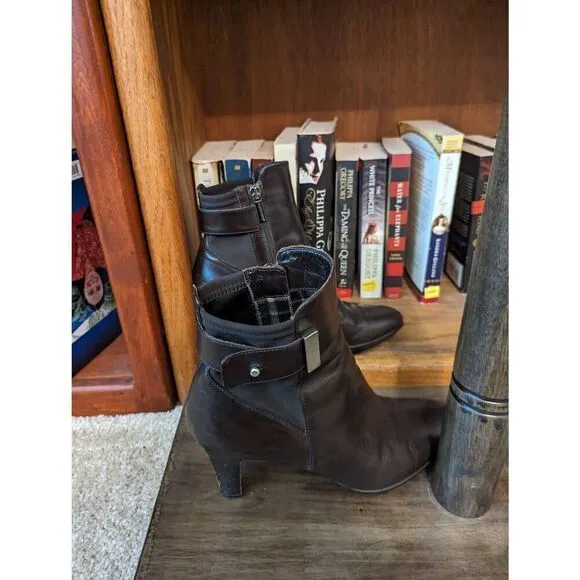Aquatalia vera gomma Italian made leather ankle boots euc sz 8.5