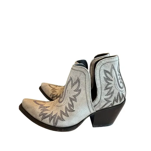 ARIAT Dixon Booties Ankle Blanco Womens Sz 11 Western Hip Rock Cowgirl Snip Toe