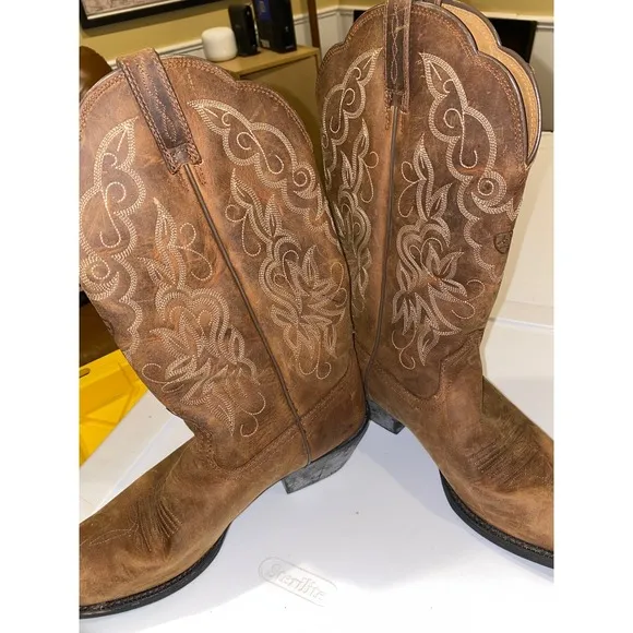 Ariat Heritage Cowboy Western Boots Distressed Leather Embroidery Design Sz 9.5