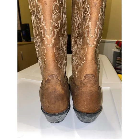 Ariat Heritage Cowboy Western Boots Distressed Leather Embroidery Design Sz 9.5