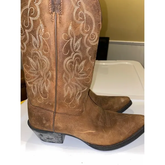 Ariat Heritage Cowboy Western Boots Distressed Leather Embroidery Design Sz 9.5