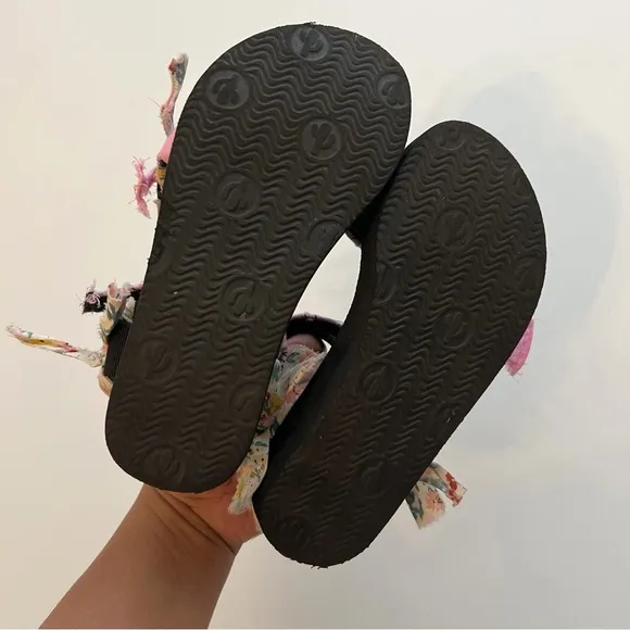 Arizona Love Bandana Floral Girls Sandals size 30/31