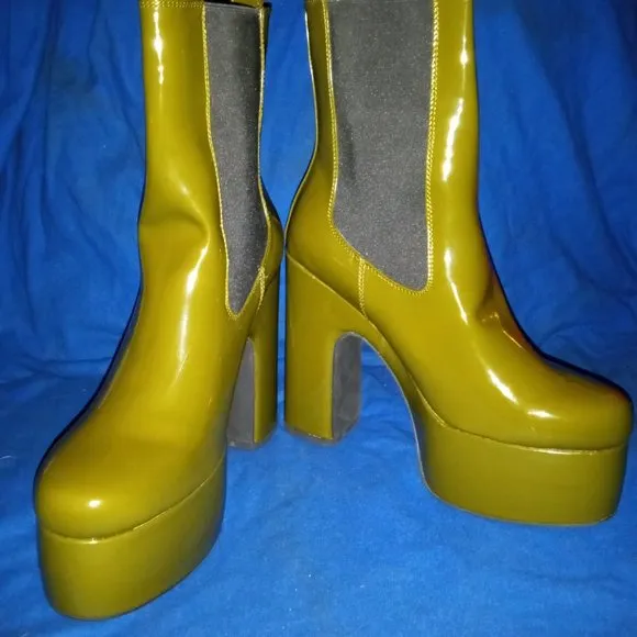 ATHENA THE BADDIIE  BOMBSHELL Green  Patent Platform Boots ( BRAND NEW !)