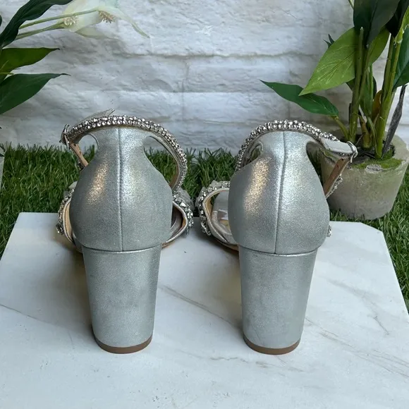 Badgley Mischka finesse Silver embellished evening sandals size 9