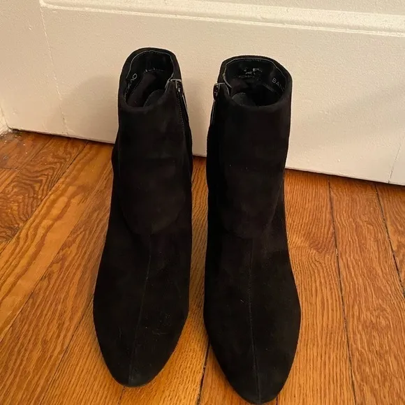 Bandolino Black Suede Fold Over Suede Booties Size 9