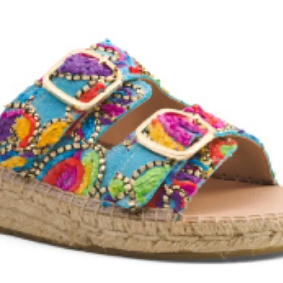 Beaded slip on sandals w buckles. Cushion and comfortable! Made in Spain . EU 40