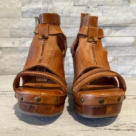 Bed Stu Princess Studded Cognac Leather Platform Wedge Sandals Size 9M NEW