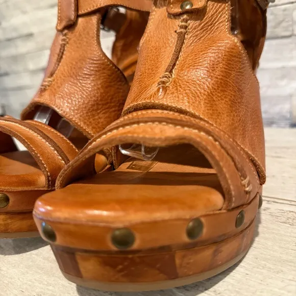 Bed Stu Princess Studded Cognac Leather Platform Wedge Sandals Size 9M NEW